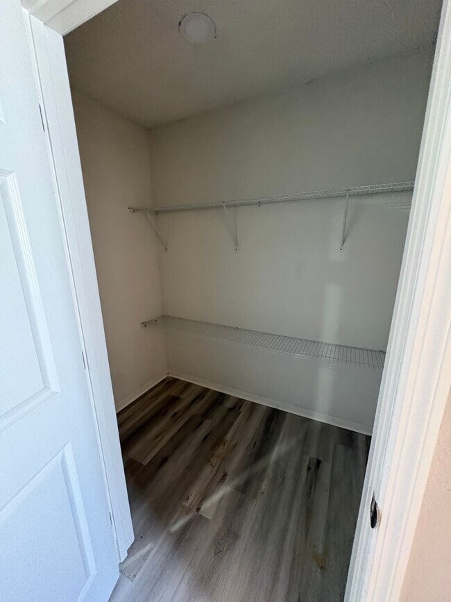 Building Photo - Beautiful 3/2 Available now!