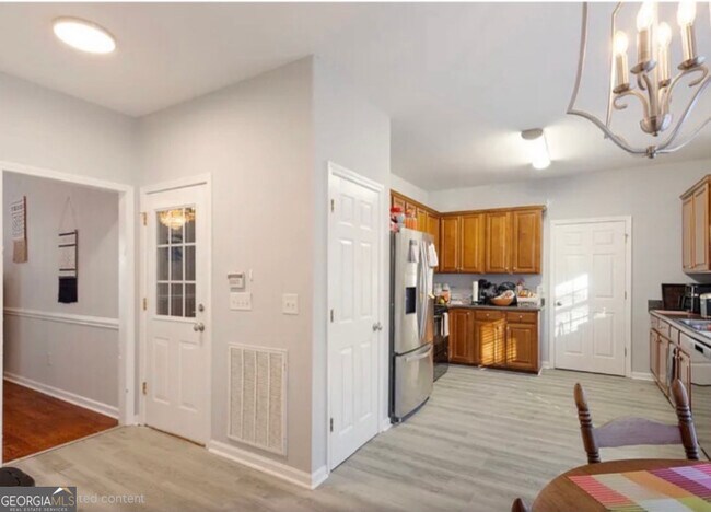 Building Photo - 564 Edgefield Way