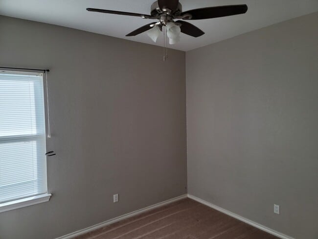 Building Photo - 517 1/2 Atchison Street Unit