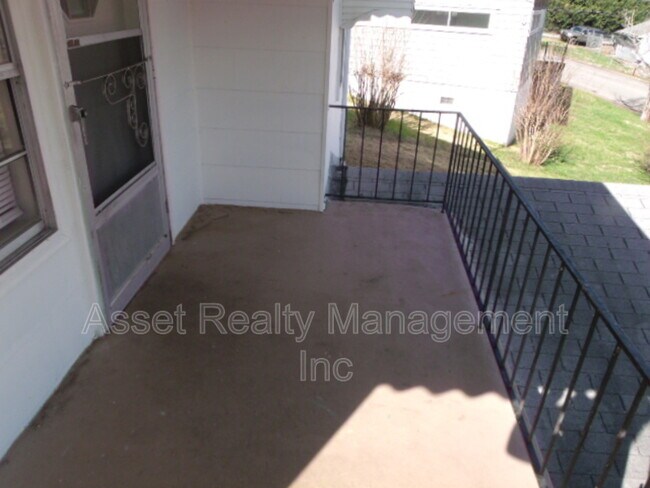 Building Photo - 102 Wainwright Rd