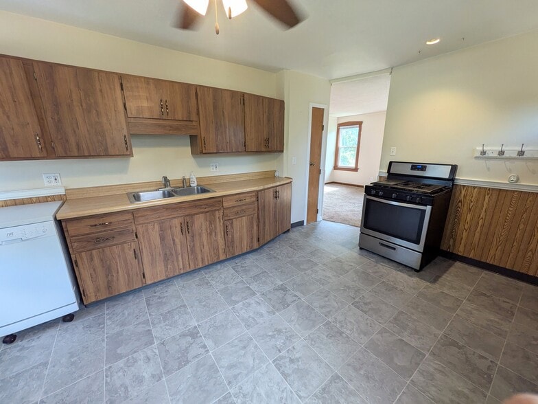 Kitchen - 118 Harding Ave