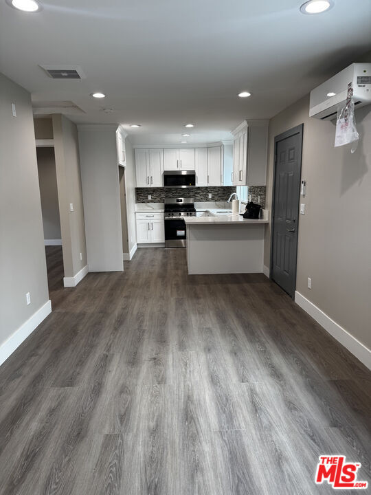 Building Photo - 731 E 33rd St