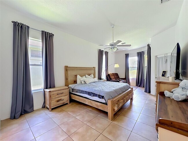 Building Photo - 2125 Emerald Green Cir