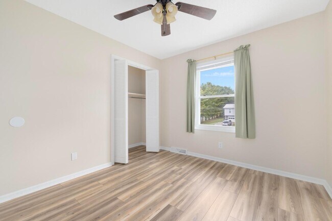 Building Photo - 130 Greenmeadow Ln