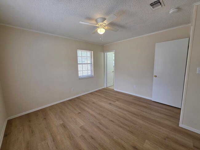 Building Photo - 5BR/2BA home with large family room