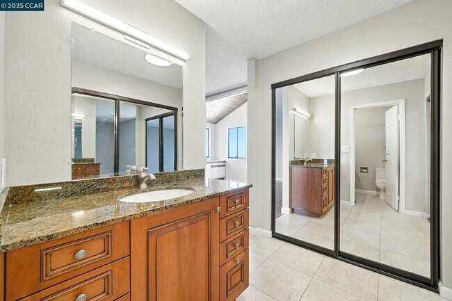 Building Photo - 267 Duperu Dr