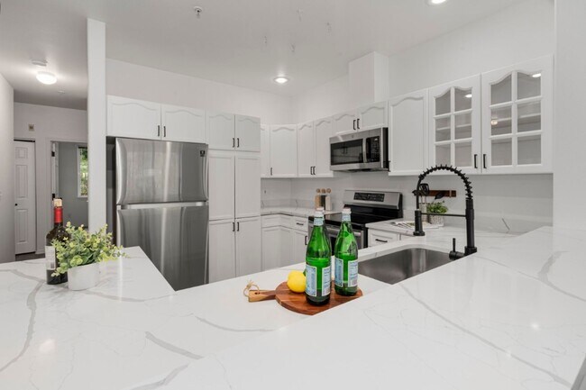 Building Photo - 2Bd/2Ba Redmond Condo