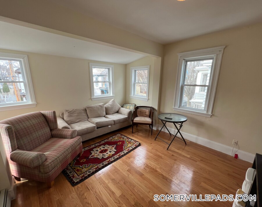 Building Photo - 11 Burnham St