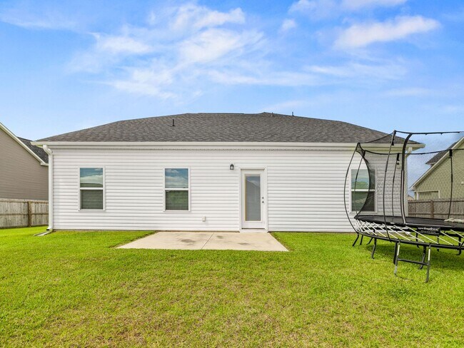 Building Photo - Towne Pointe Community