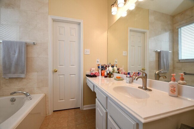 Building Photo - 7110 Anaquitas Creek Ct