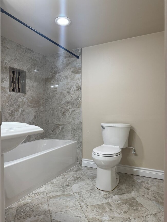 Building Photo - Beautiful Victoria Village Townhomes!