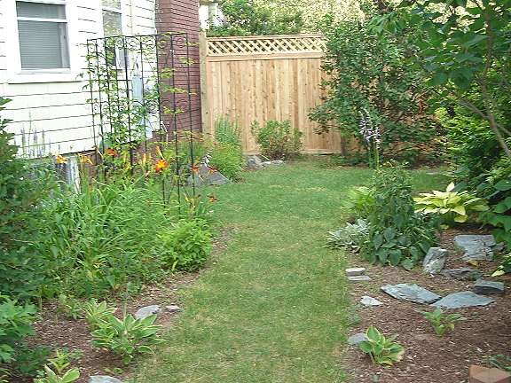 Building Photo - 950 Elm St