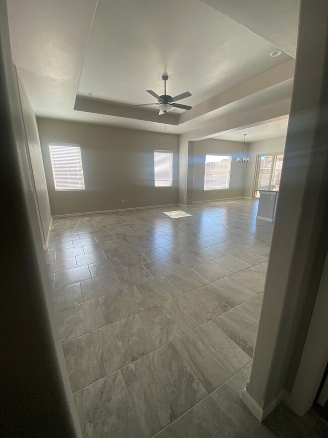 Building Photo - Newer 3 Bedroom+ Office Near Red Hawk Golf...