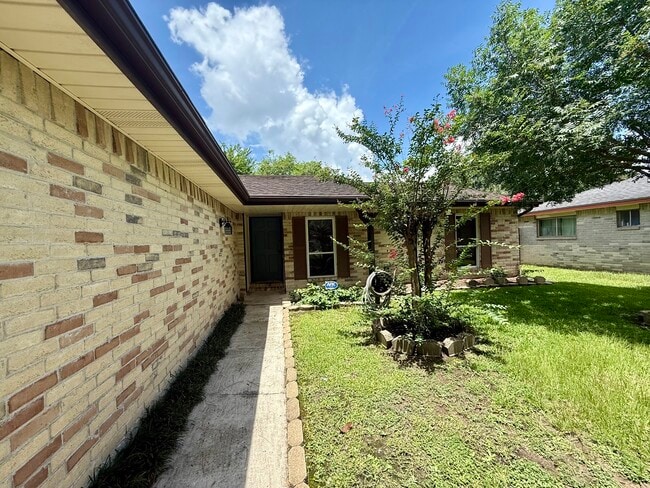 Building Photo - 9407 Pinole Ln