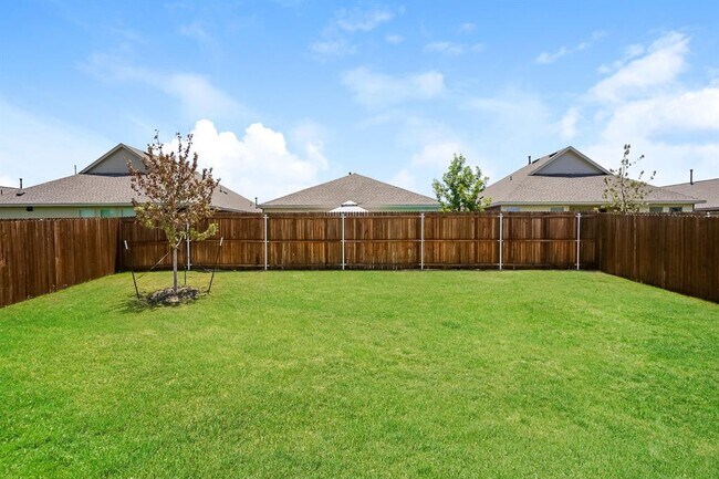 Building Photo - 1705 Avery Pointe Dr