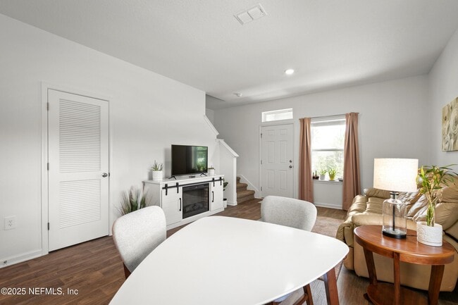 Building Photo - 955 Rivertree Pl