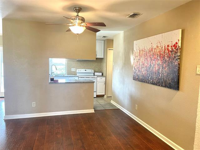 Building Photo - 3005 Peachtree Ln