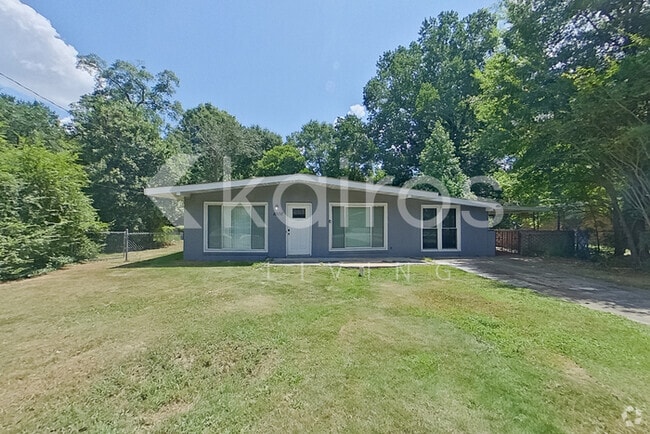 Building Photo - 1008 Woodburn Dr