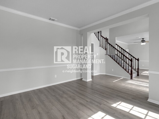Building Photo - Executive Living in the Heart of Sugar Land