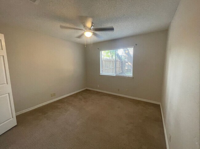 Building Photo - 8916 Hambledon Dr
