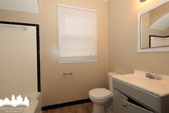 Building Photo - 905 Parkhaven Ln