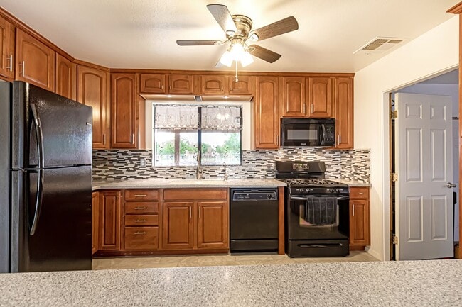 Building Photo - Beautiful Updated Home!