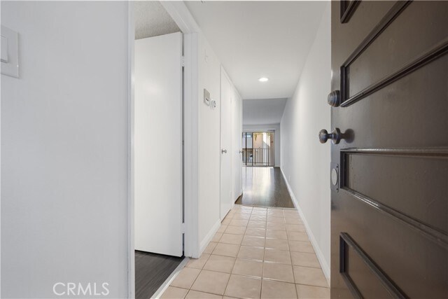 Building Photo - 433 S Manhattan Pl