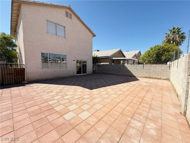 Building Photo - 5968 Hickory Nut Ave
