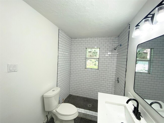 Building Photo - 7410 Longview St