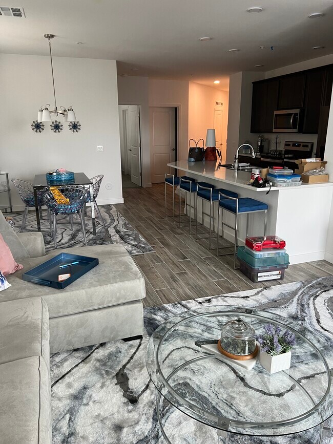 Building Photo - 2511 W Queen Creek Rd