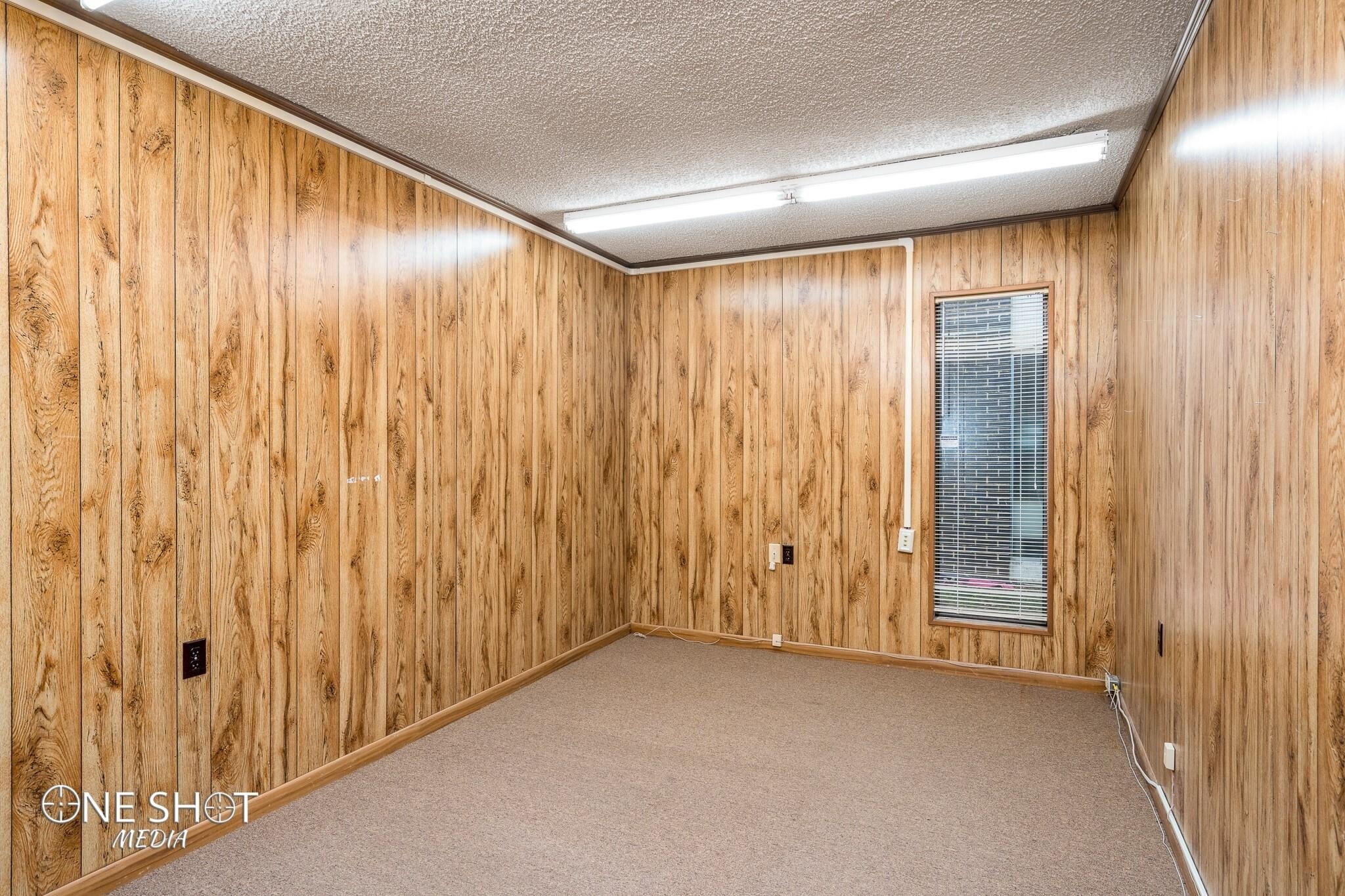 Building Photo - 216 Oak St