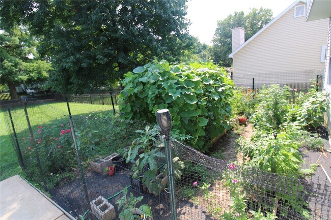 Building Photo - 912 Oakwood Farms Ln