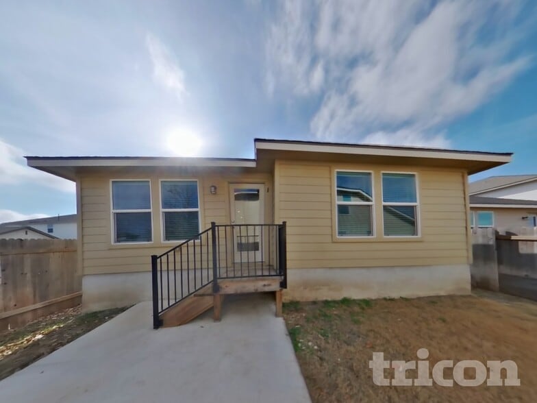 Building Photo - 3525 Stride Ln