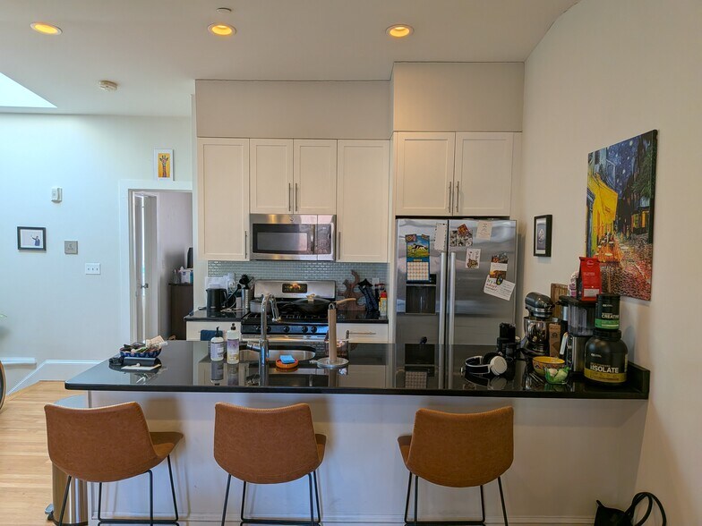 Building Photo - 87 3rd St