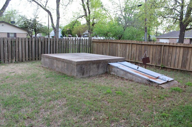 Building Photo - Great 2 Bdrm 1 Bath Home in Sanger Tx