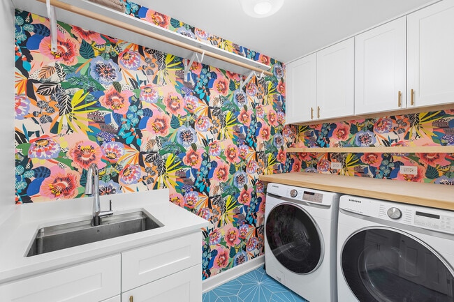 Building Photo - 9526 Lawndale Ave