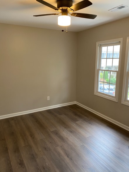 Building Photo - 12404 Village Pines Ln