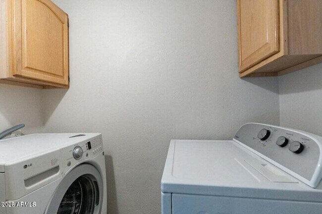 Building Photo - 505 W Howe St