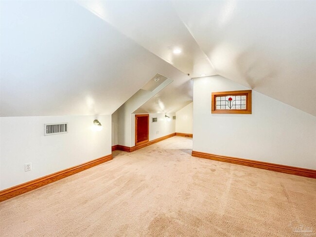 Building Photo - 106 W Wright St