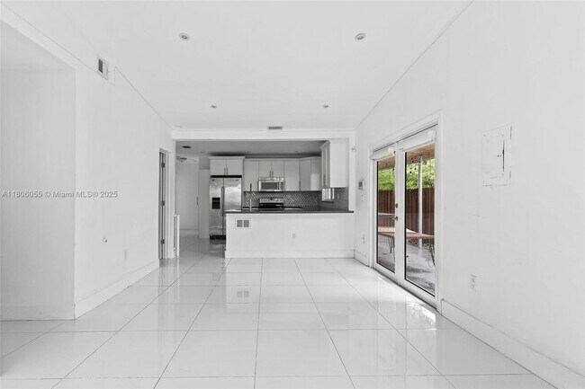 Building Photo - 6432 SW 33rd St
