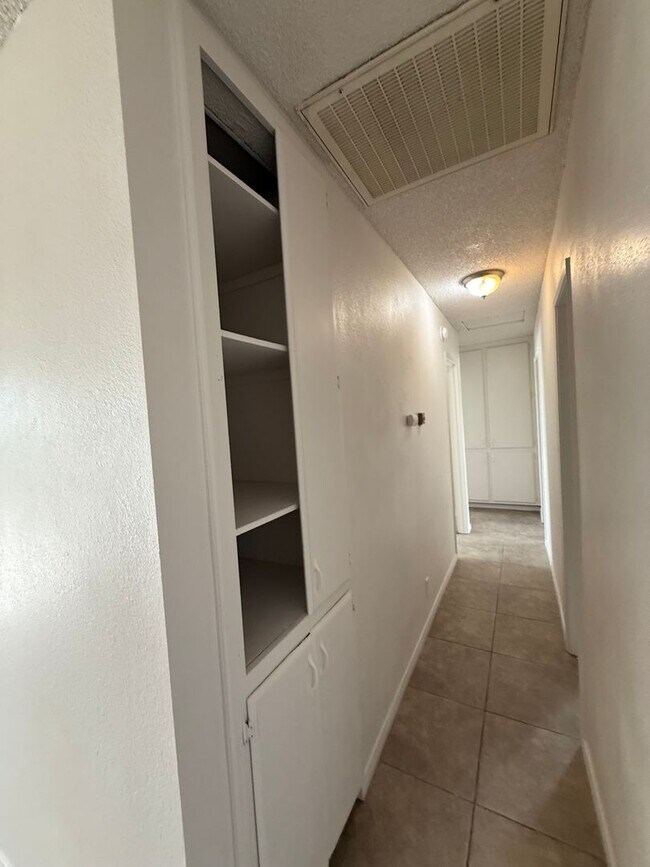 Building Photo - Victorville - 3 Bedrooms, 2 Bathrooms, New Paint, New Blinds, Tile Floors