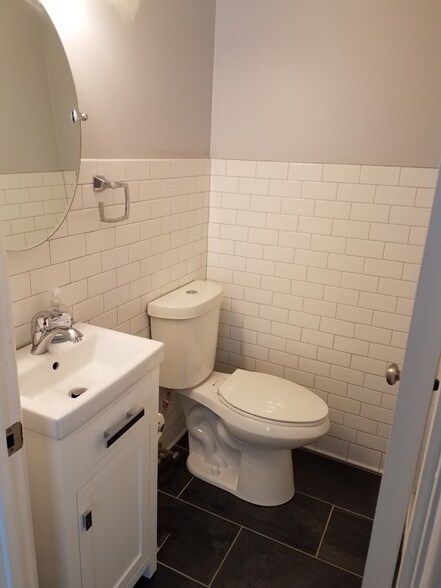 Half Bath - 5440 S Kimbark Ave