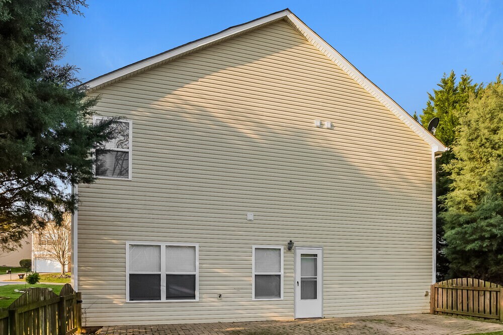 Building Photo - 1530 Ladora Dr