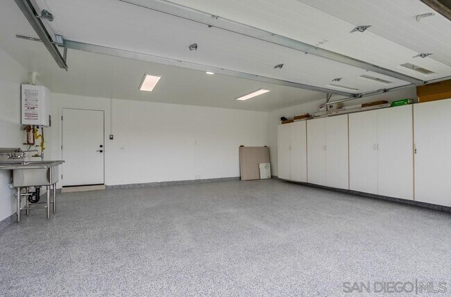 Building Photo - 14066 Crest Way