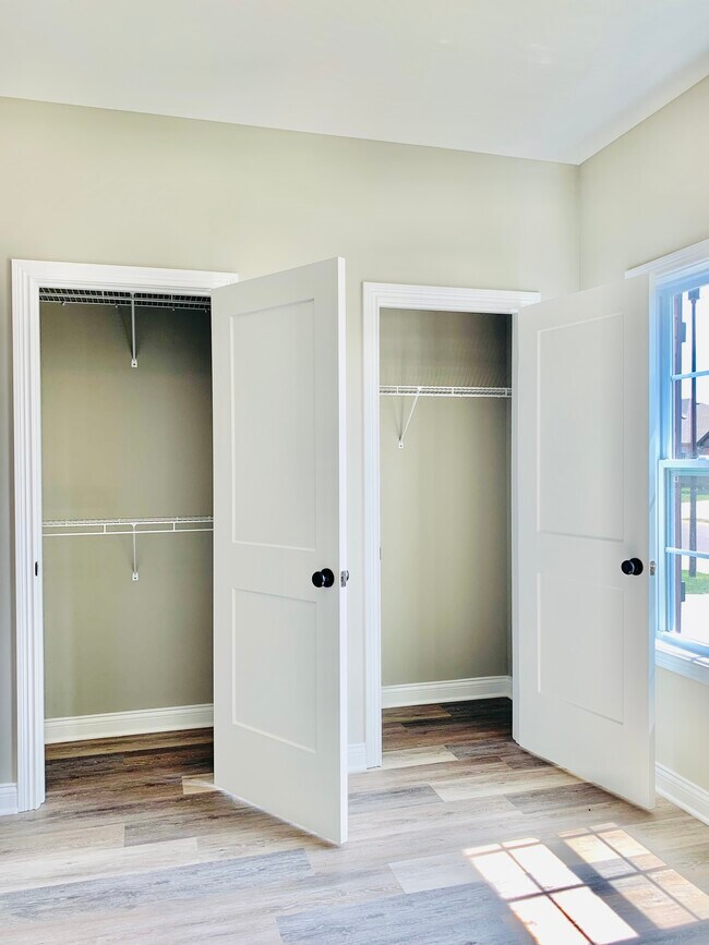 Building Photo - 850 McIntyre St