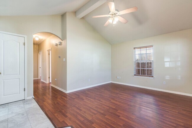 Building Photo - Charming 3 bedroom, 2 bathroom home in the heart of East Austin