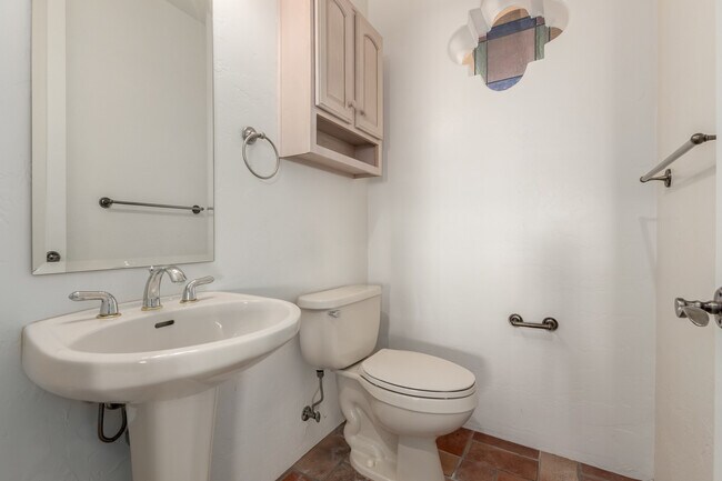 Catalina Foothills 4 bedroom 4 bath Home located in prestigious Canyon Ridge. 270-degree VIEWS! - 4667 N Rocky Crest Plz