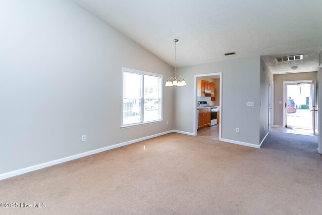 Building Photo - 105 Verona Dr