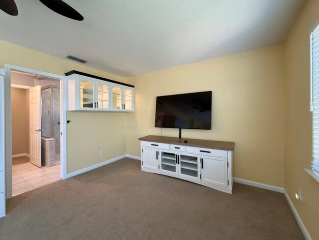 Building Photo - Coveted Napa Yacht Club 3 Bedrooms, 2 1/2 Bathrooms, w/ 1st Level Primary Bedroom/Bath