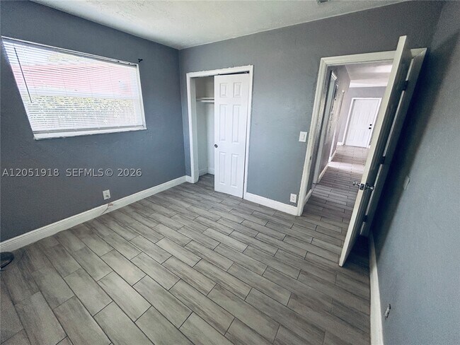 Building Photo - 3070-3072 NW 12th Ct